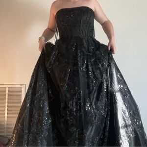Elegant Black Strapless Prom Dress